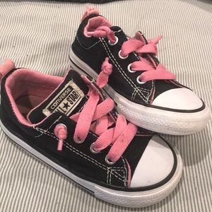 Toddler size 7 Converse All Star shoe pink/navy